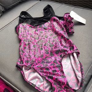 New gymnastic leotard with scrunch